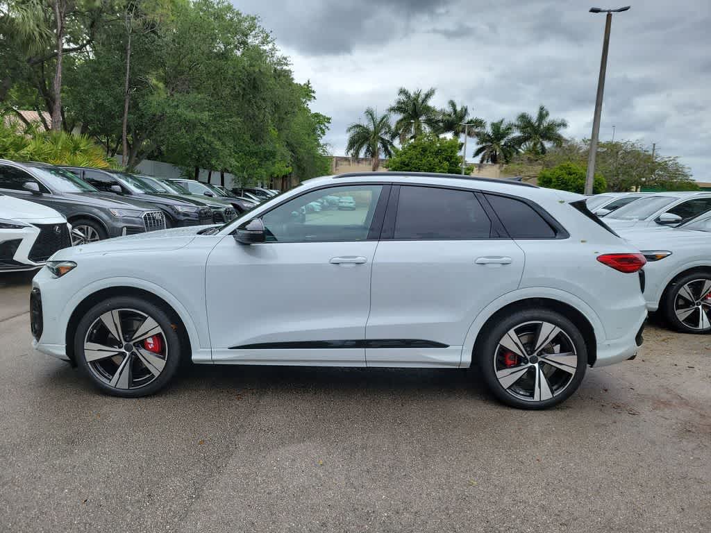 Thumbnail: 2026 Audi SQ5 - 11
