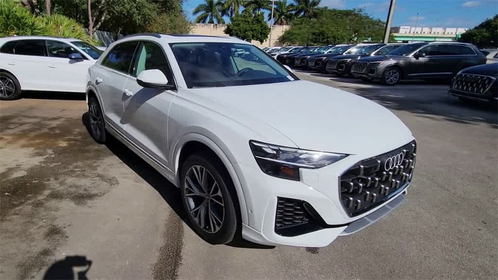 Thumbnail: 2025 Audi Q8 - 2
