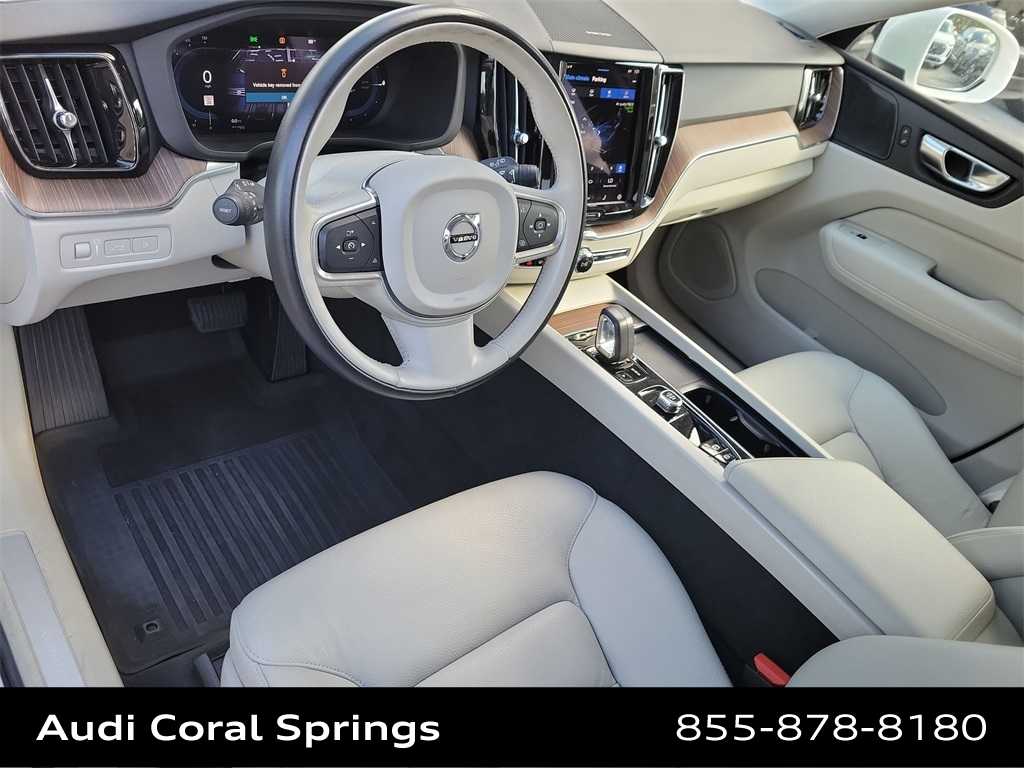 Thumbnail: 2022 Volvo XC60 - 10