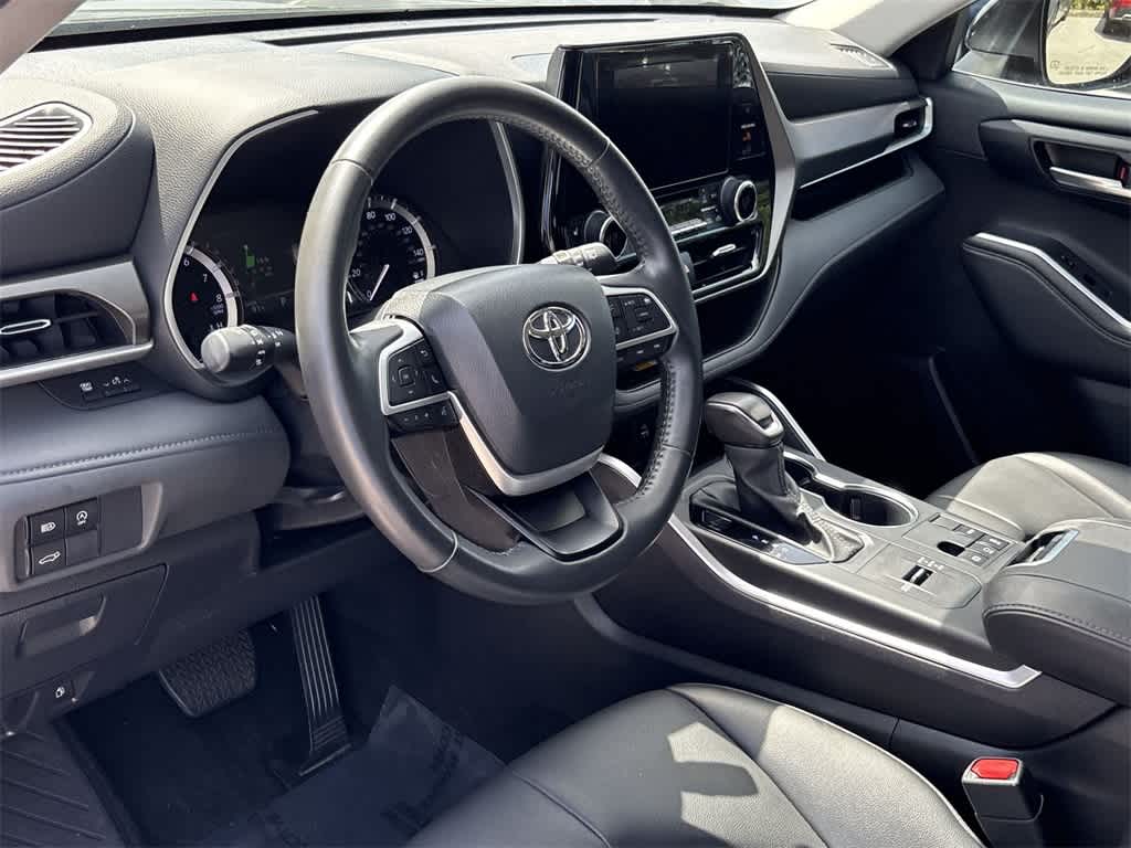 2024 Toyota Highlander XLE 16
