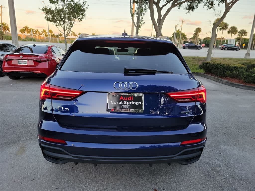 Thumbnail: 2025 Audi Q3 - 13