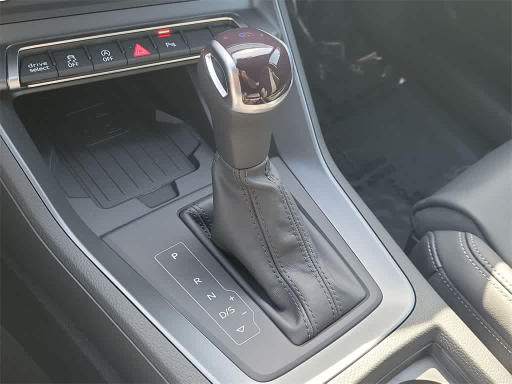 Thumbnail: 2025 Audi Q3 - 17