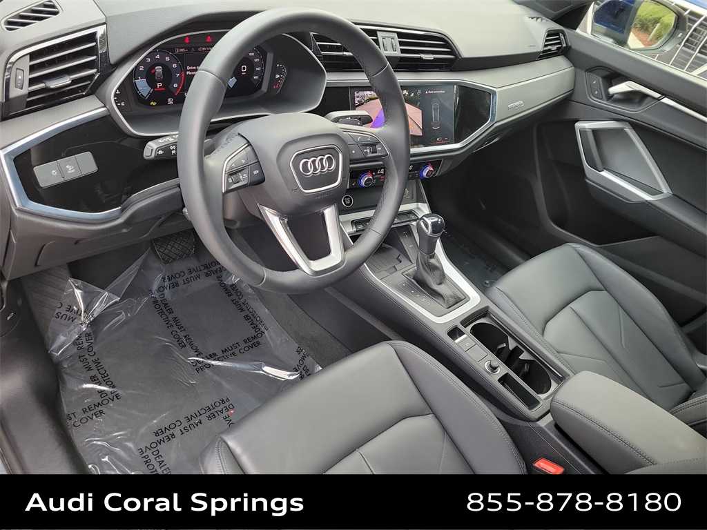 Thumbnail: 2025 Audi Q3 - 10