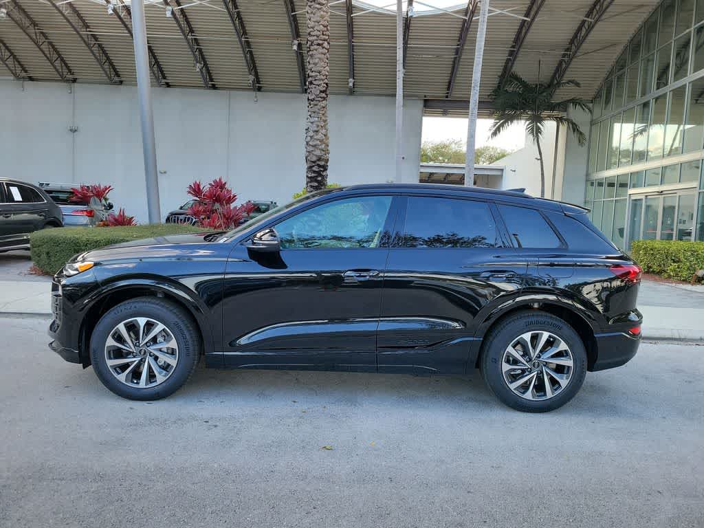 Thumbnail: 2025 Audi Q6 e-tron - 11