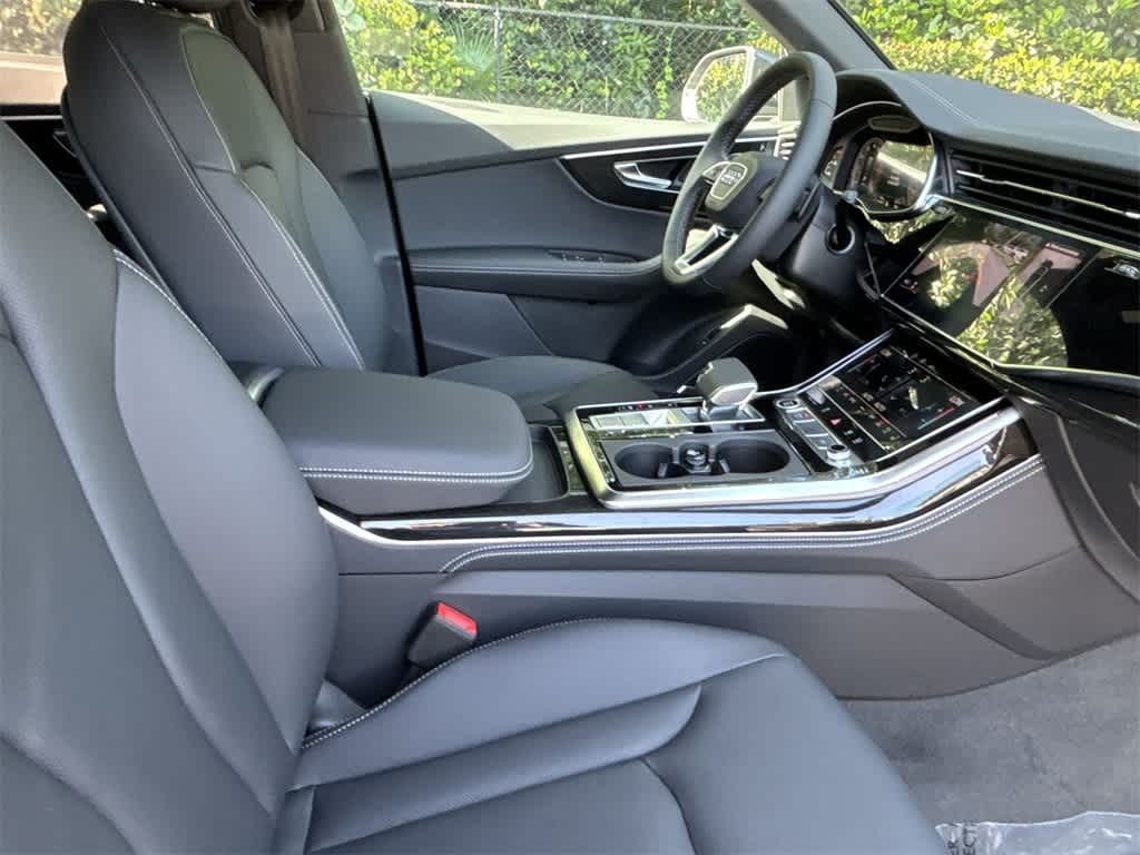 Thumbnail: 2025 Audi Q8 - 28