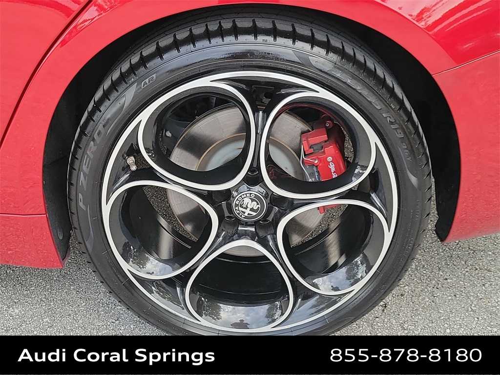 Thumbnail: 2022 Alfa Romeo Giulia - 8