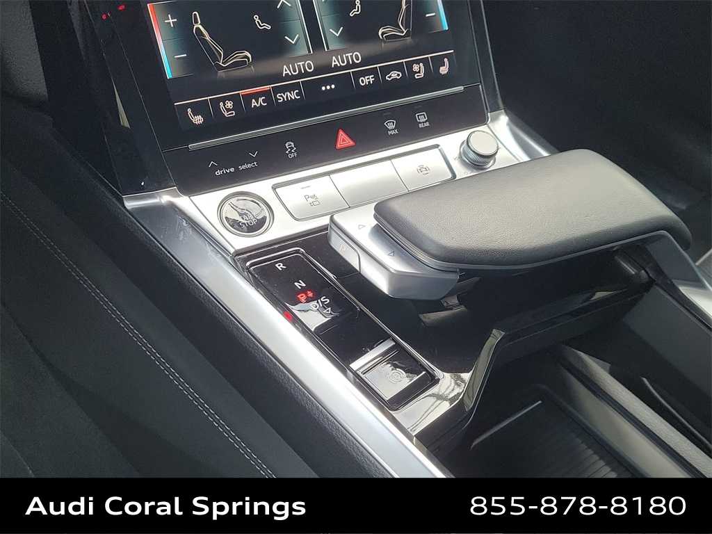 Thumbnail: 2022 Audi e-tron - 17