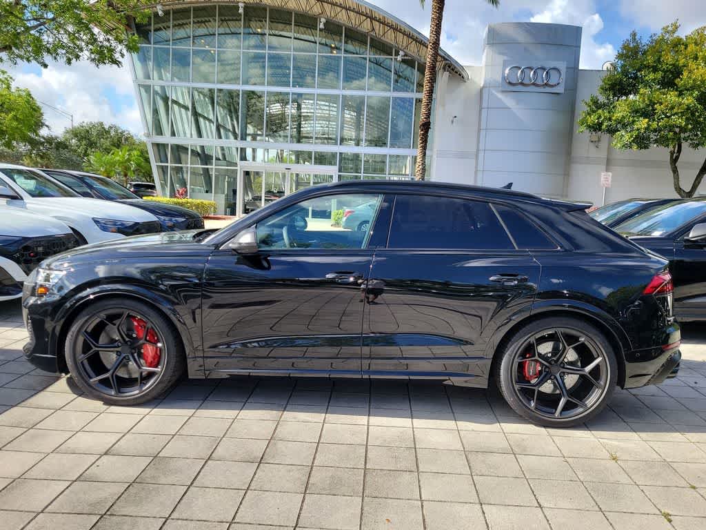 Thumbnail: 2026 Audi RS Q8 - 11