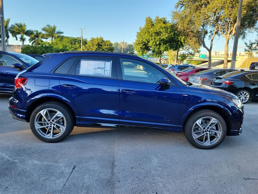 Thumbnail: 2025 Audi Q3 - 9