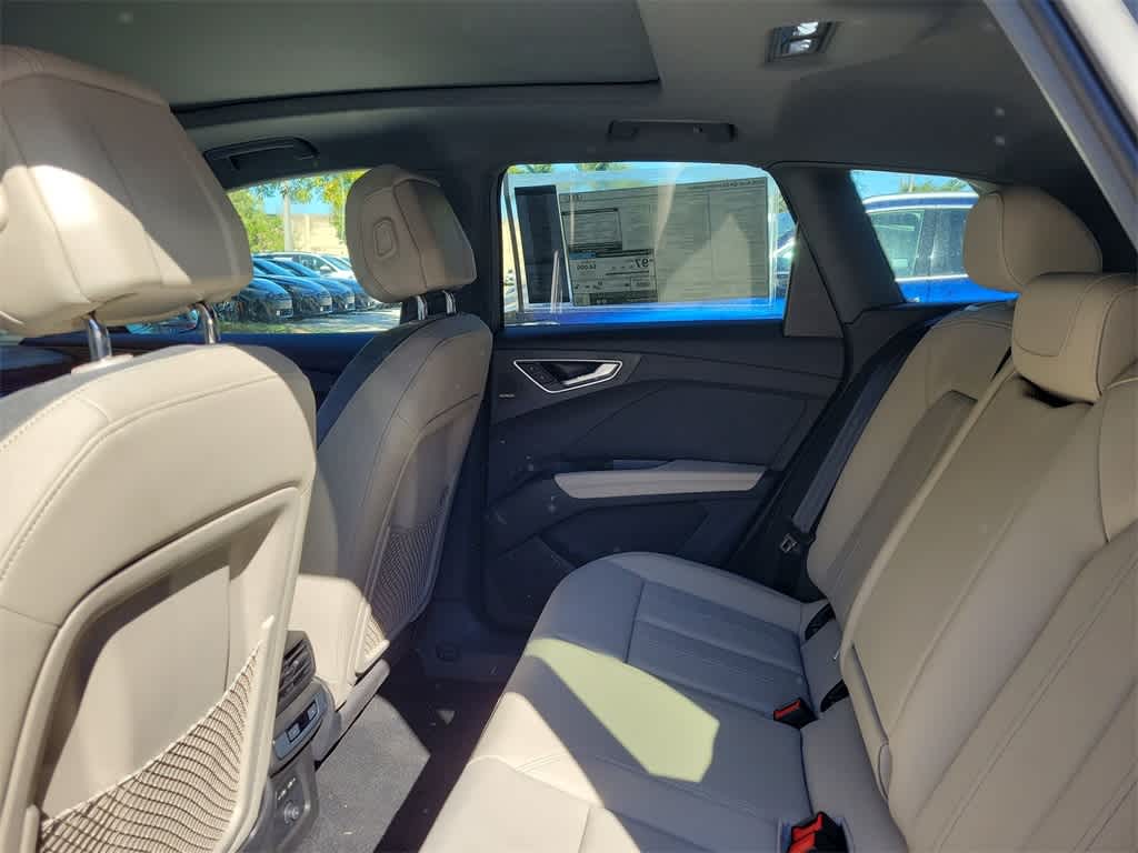 Thumbnail: 2026 Audi Q4 e-tron - 12