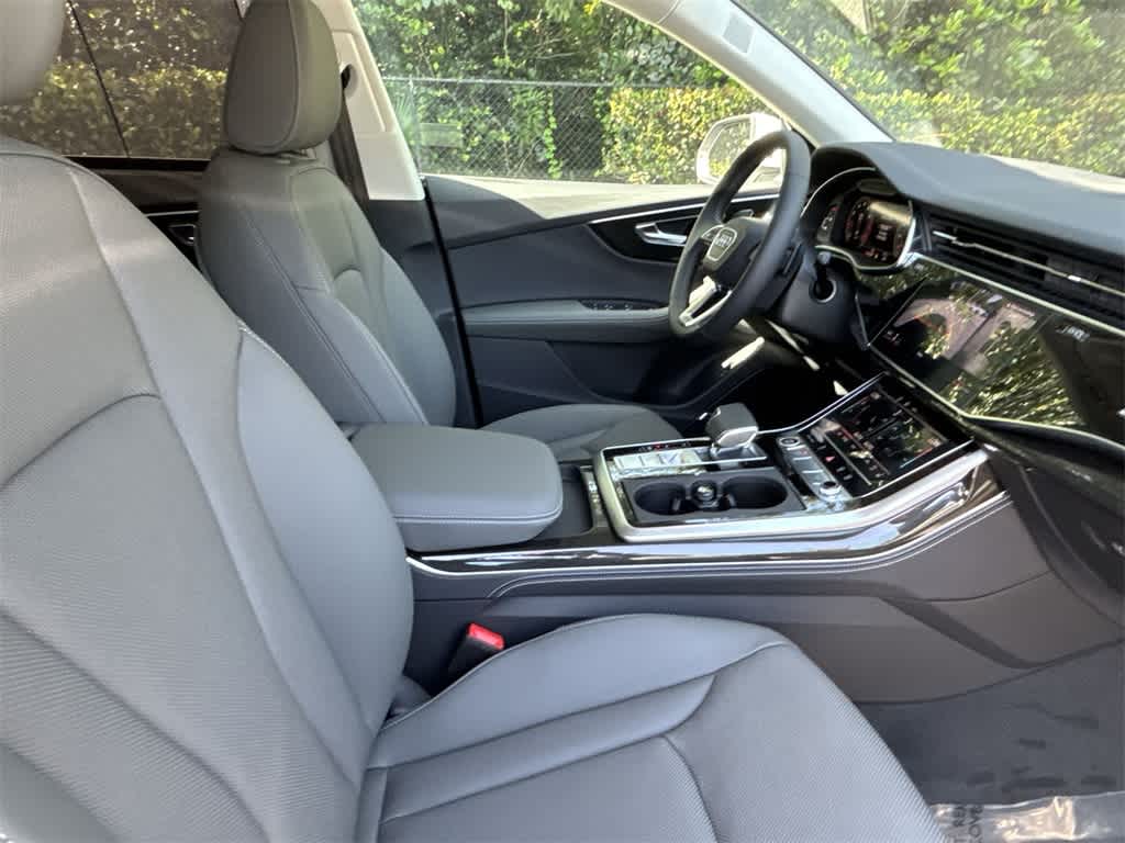 Thumbnail: 2025 Audi Q8 - 28