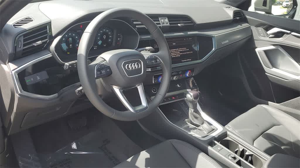 Thumbnail: 2025 Audi Q3 - 10