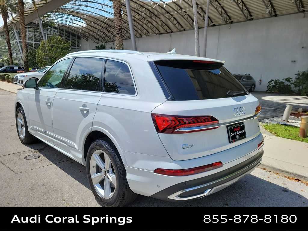 Thumbnail: 2023 Audi Q7 - 12