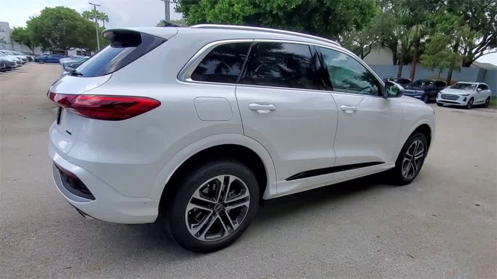 Thumbnail: 2025 Audi Q5 - 8