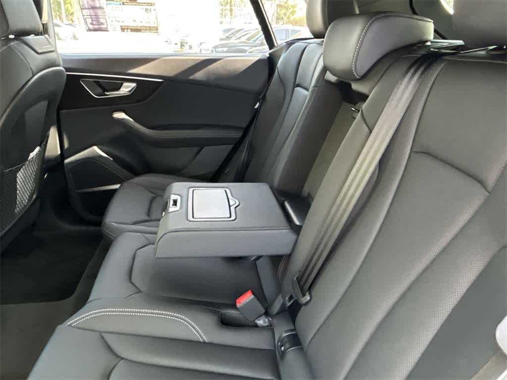 Thumbnail: 2025 Audi Q8 - 27