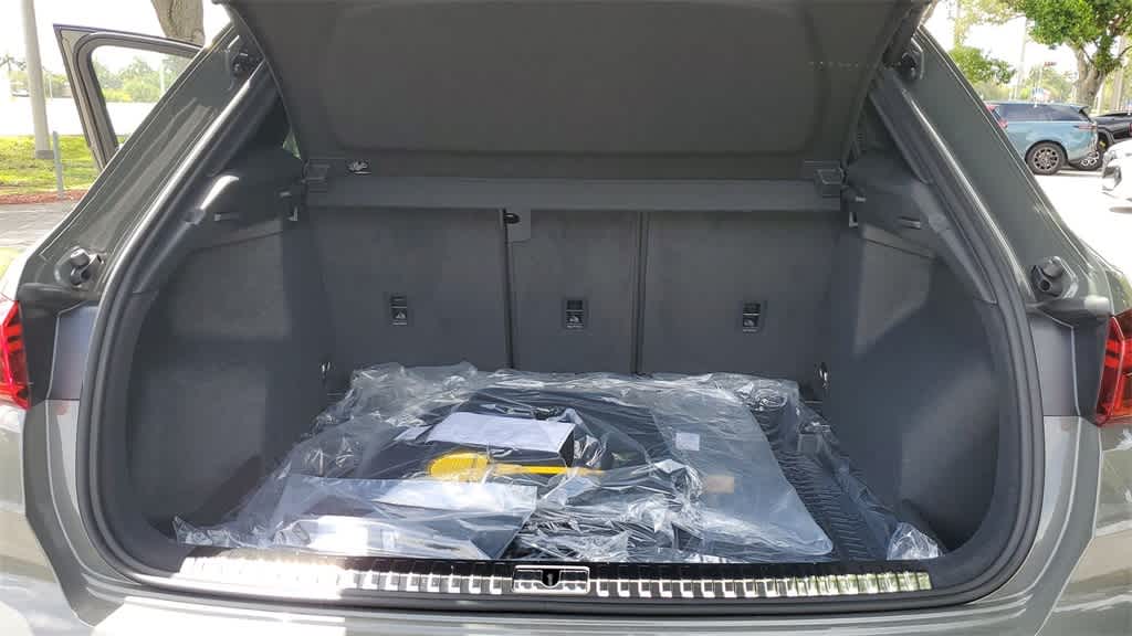 Thumbnail: 2025 Audi Q3 - 27