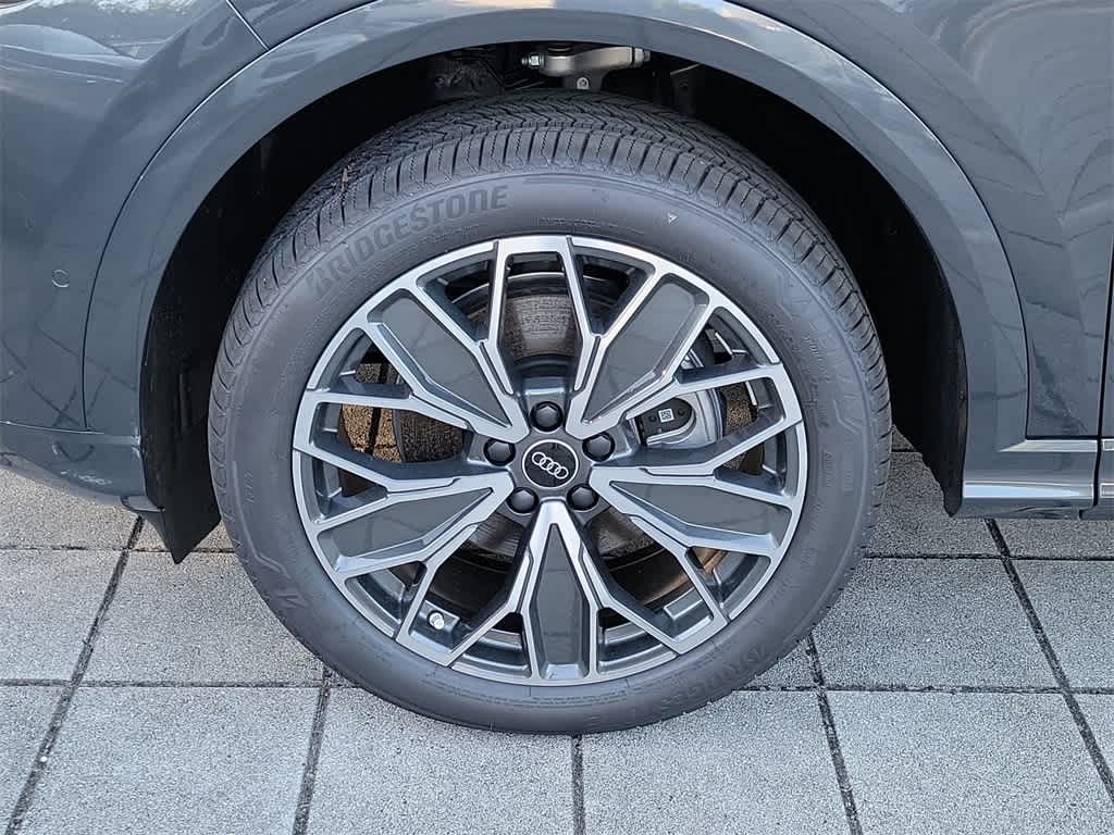 Thumbnail: 2025 Audi Q5 - 8