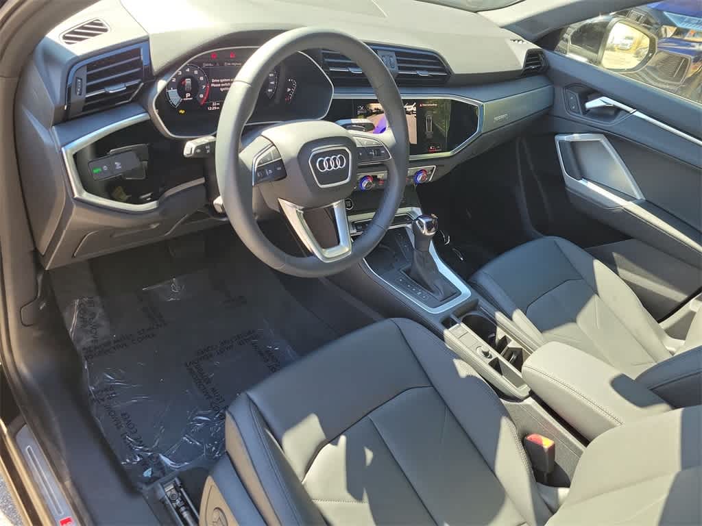 Thumbnail: 2025 Audi Q3 - 10