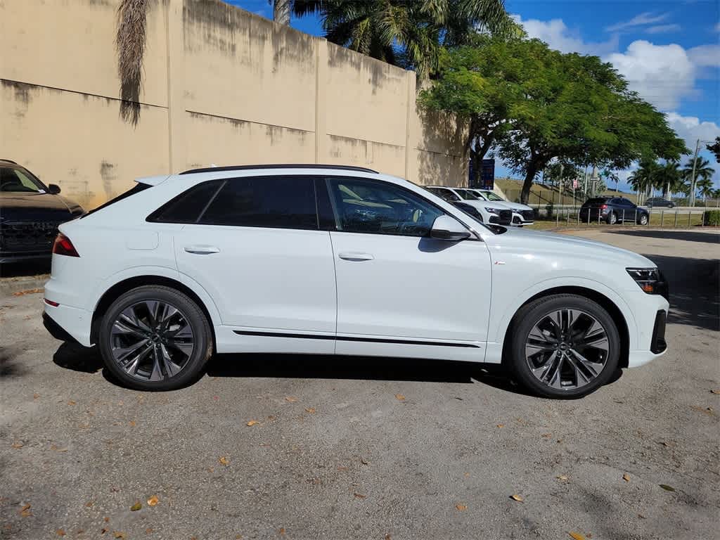 Thumbnail: 2026 Audi Q8 - 9