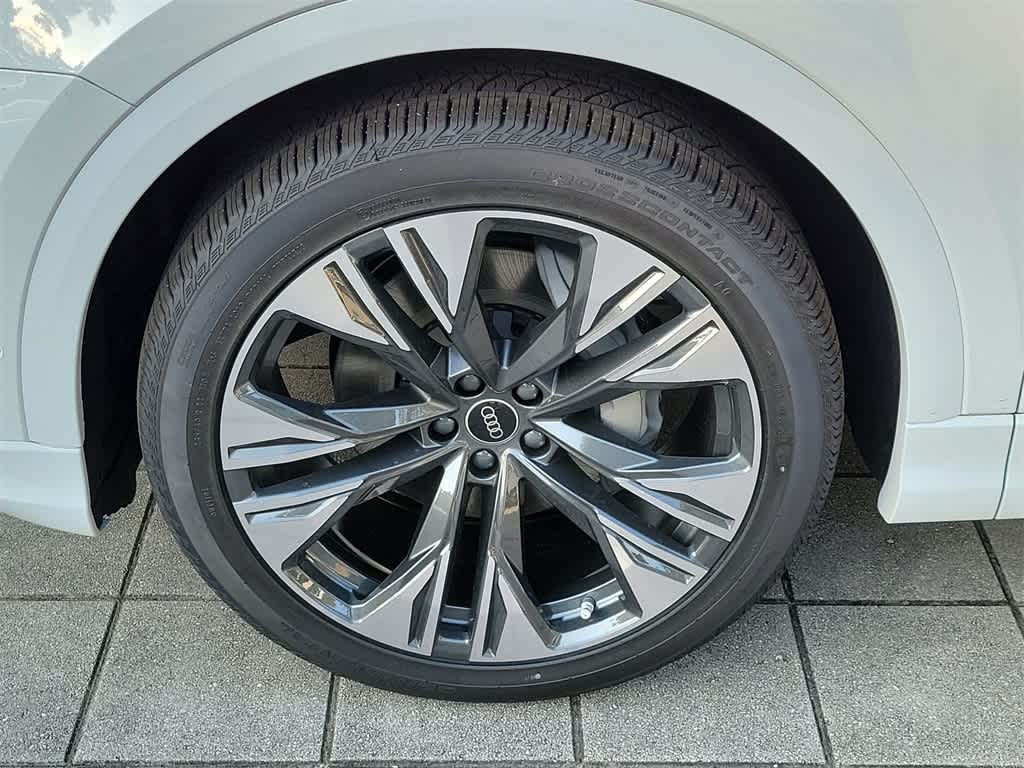 Thumbnail: 2026 Audi Q8 - 8