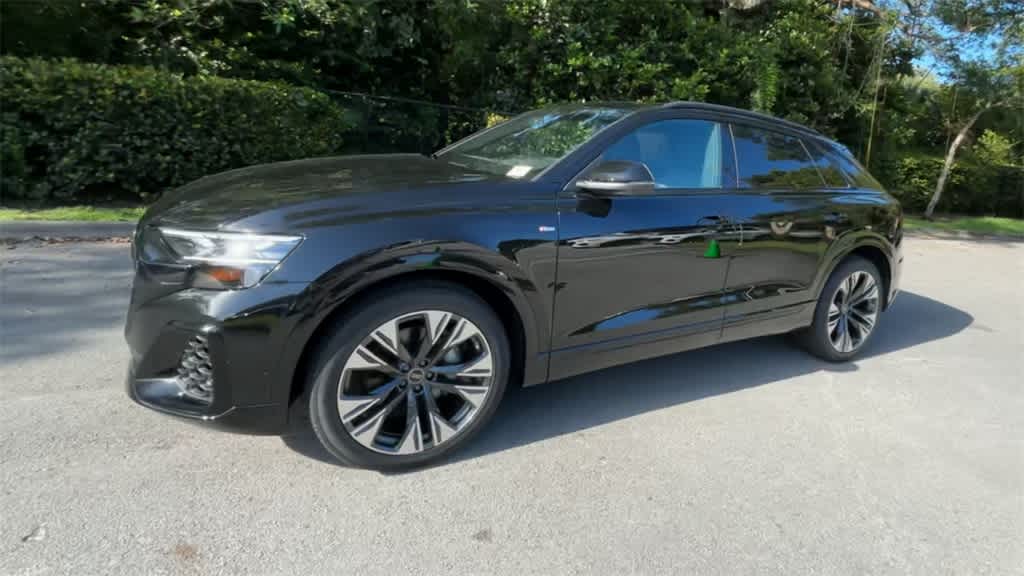 Thumbnail: 2025 Audi Q8 - 4