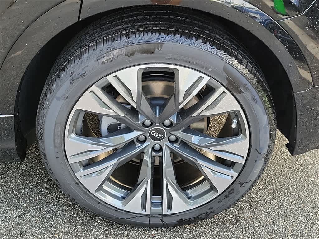 Thumbnail: 2026 Audi Q8 - 16