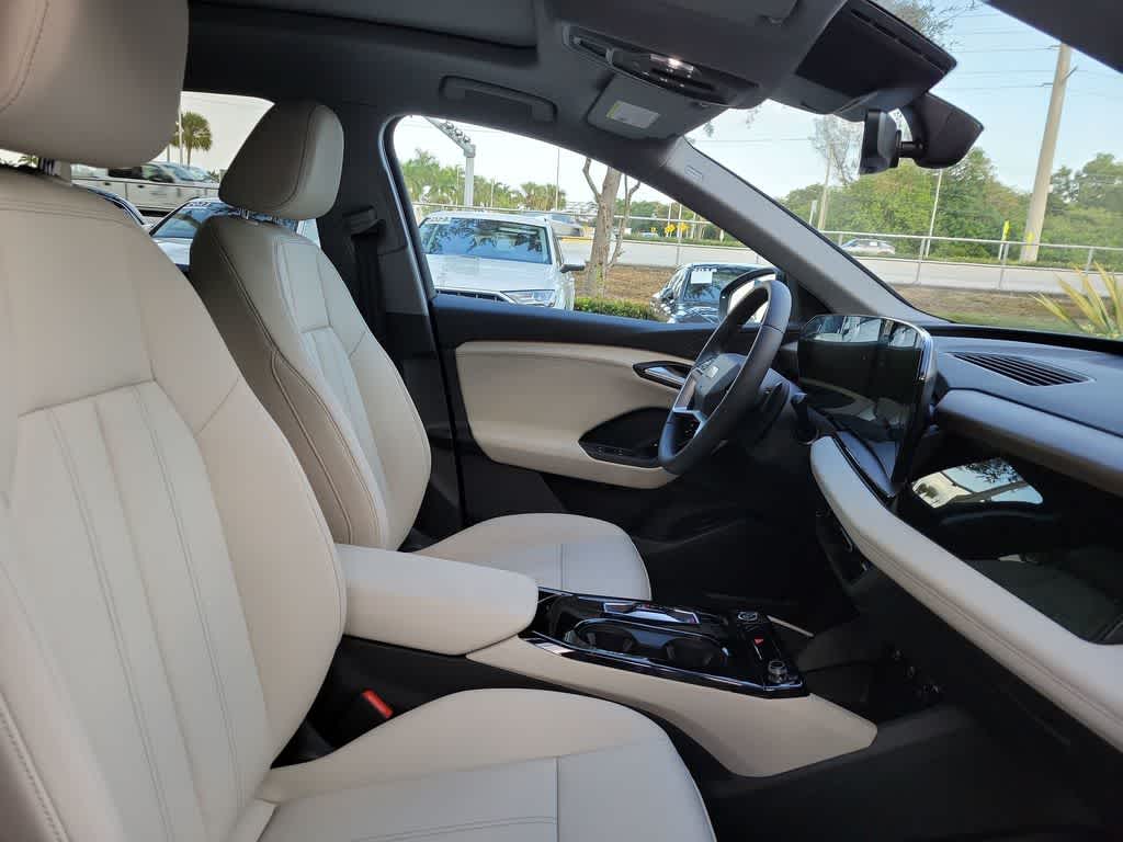 Thumbnail: 2025 Audi Q6 e-tron - 22