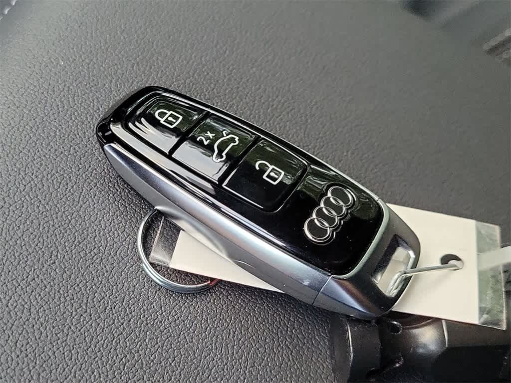 Thumbnail: 2026 Audi Q8 - 20