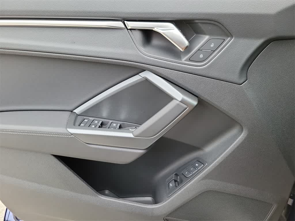 Thumbnail: 2025 Audi Q3 - 19