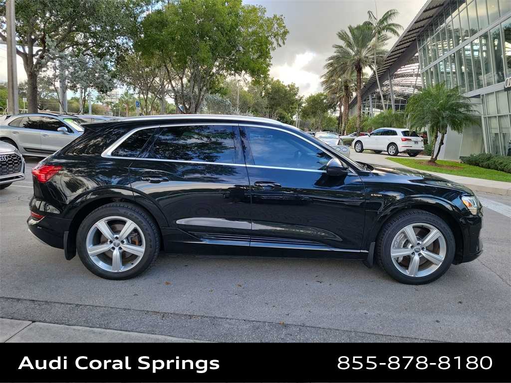 Thumbnail: 2019 Audi e-tron - 9