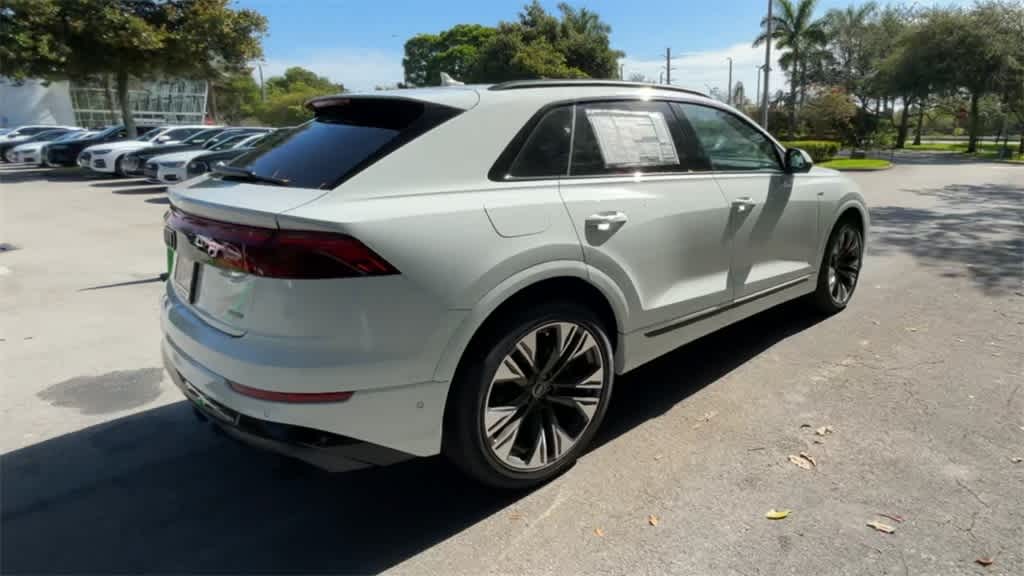 Thumbnail: 2025 Audi Q8 - 8