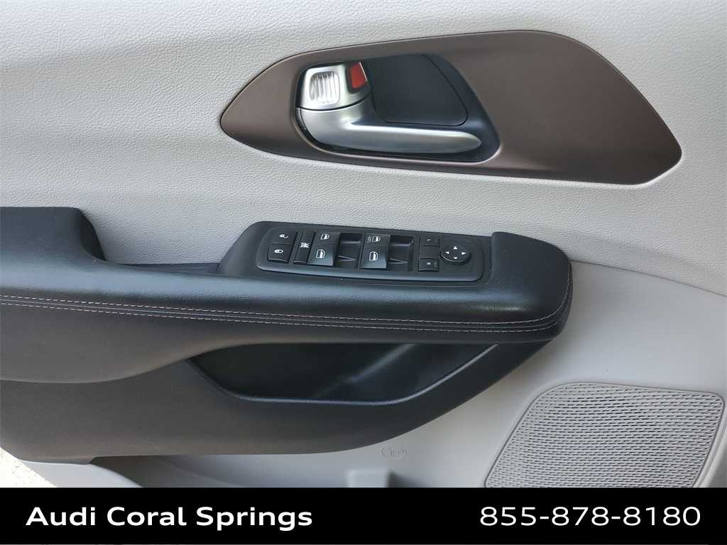 Thumbnail: 2018 Chrysler Pacifica - 27
