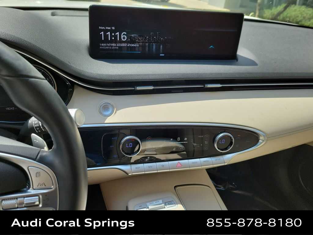 Thumbnail: 2022 Genesis GV70 - 24