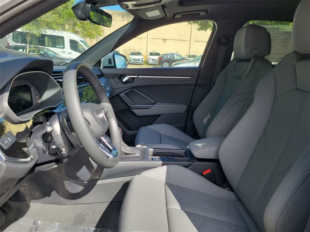 Thumbnail: 2025 Audi Q3 - 10