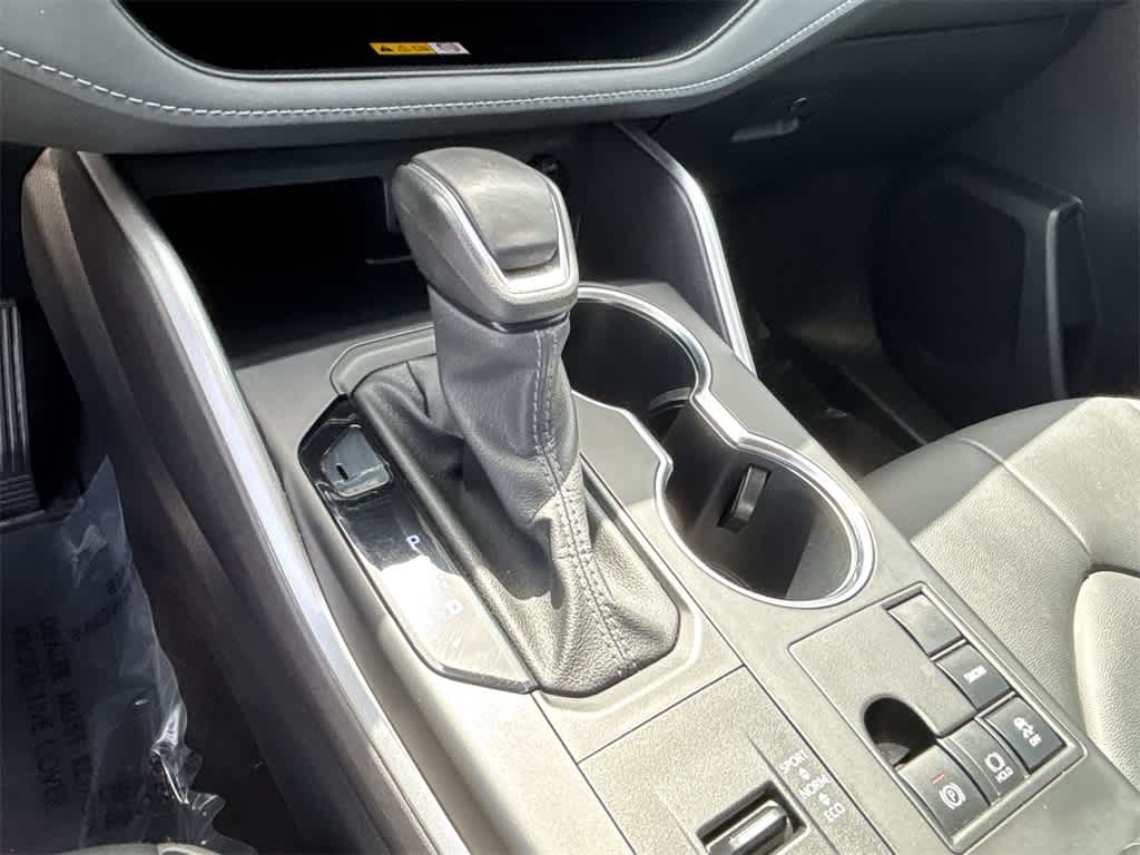 2024 Toyota Highlander XLE 31