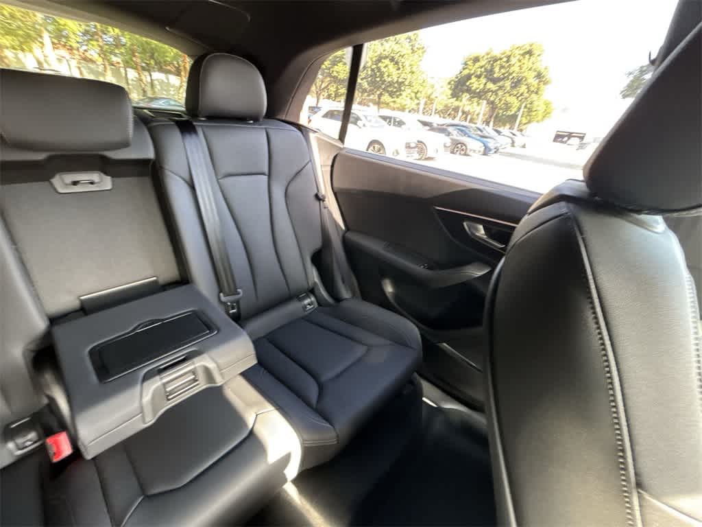 Thumbnail: 2025 Audi Q8 - 12