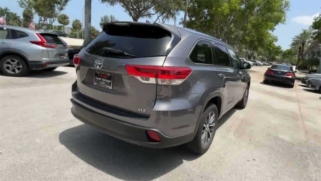 Thumbnail: 2017 Toyota Highlander - 8