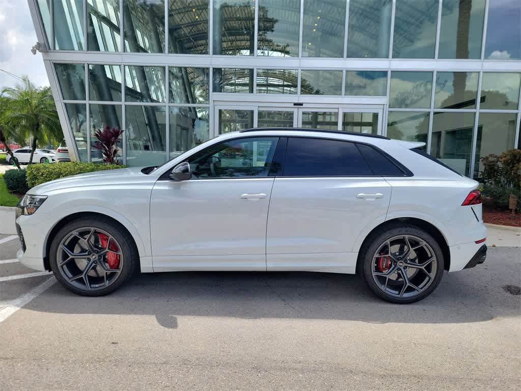 Thumbnail: 2025 Audi RS Q8 - 11