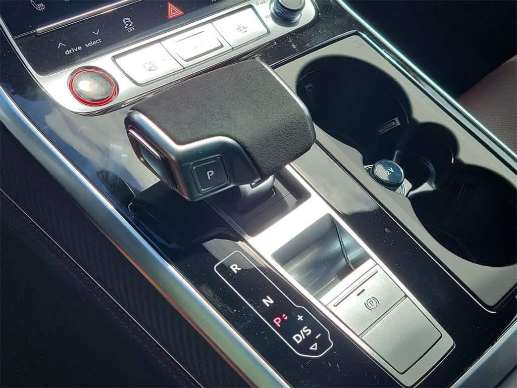 Thumbnail: 2026 Audi RS Q8 - 17