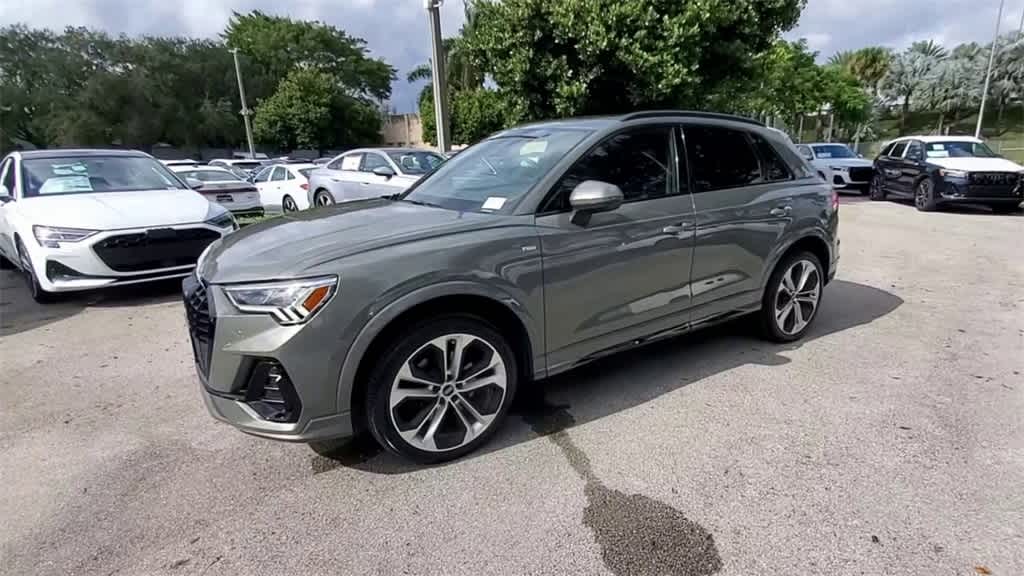 Thumbnail: 2022 Audi Q3 - 4