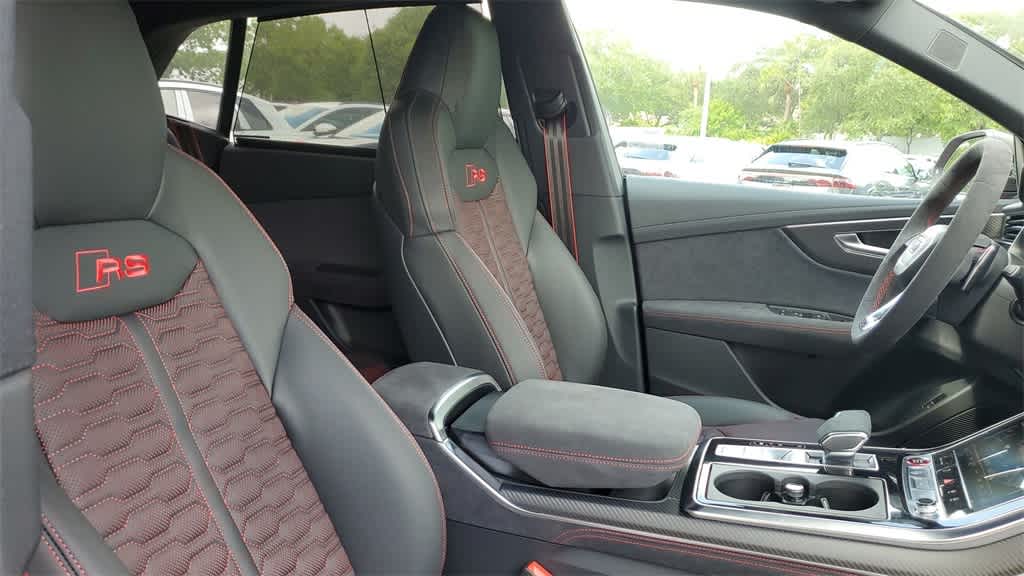 Thumbnail: 2025 Audi RS Q8 - 22