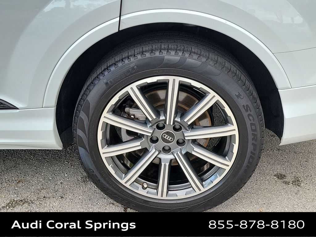 Thumbnail: 2023 Audi Q7 - 16