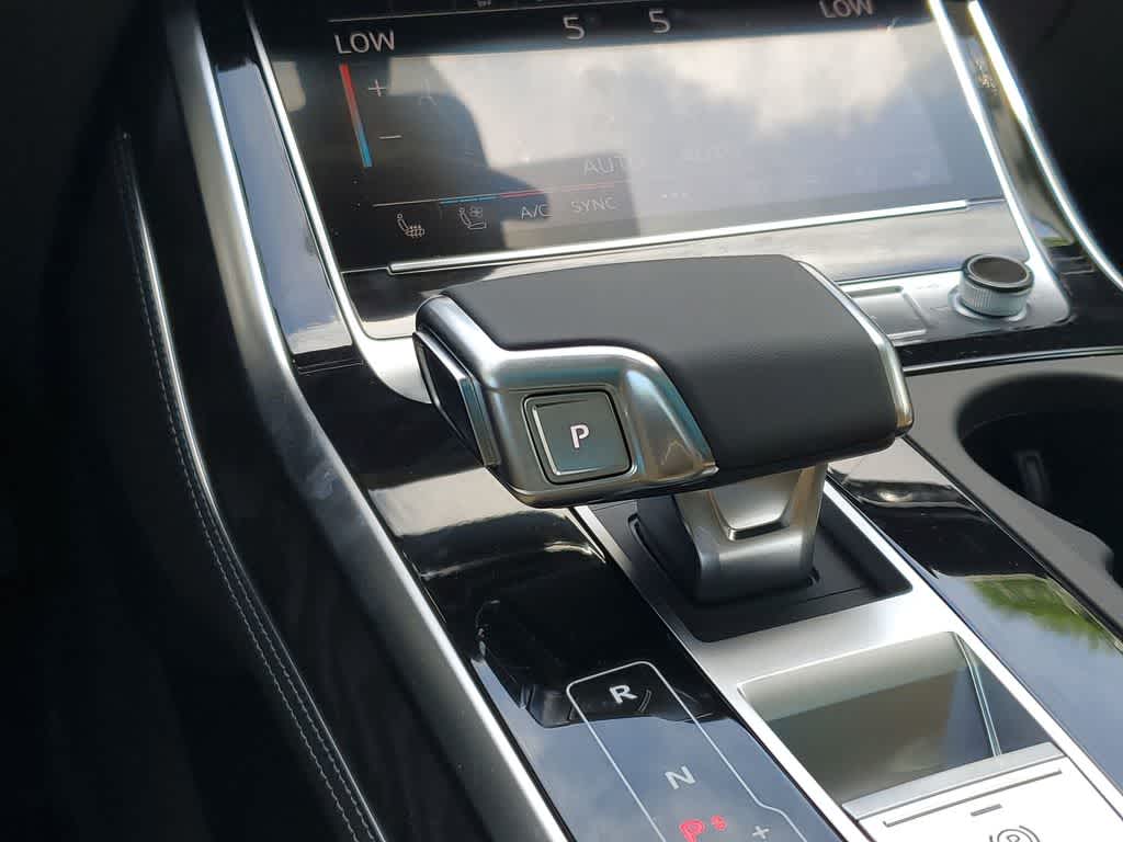 Thumbnail: 2025 Audi Q8 - 22