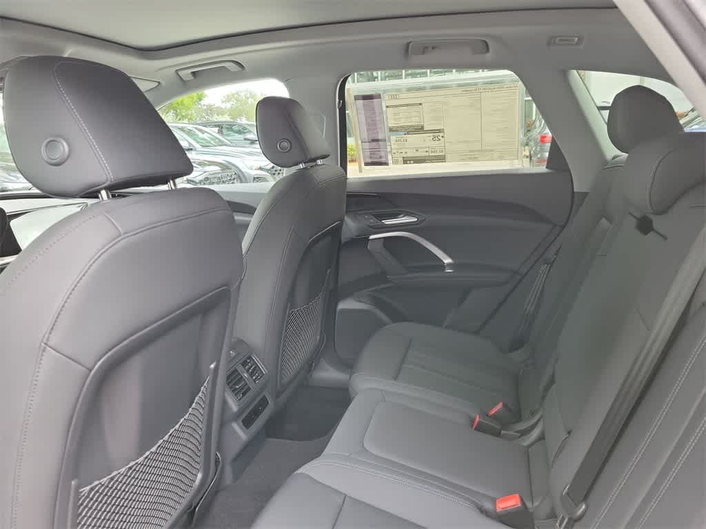 Thumbnail: 2025 Audi Q5 - 12