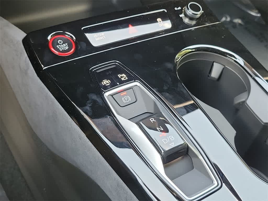 Thumbnail: 2025 Audi SQ6 e-tron - 17
