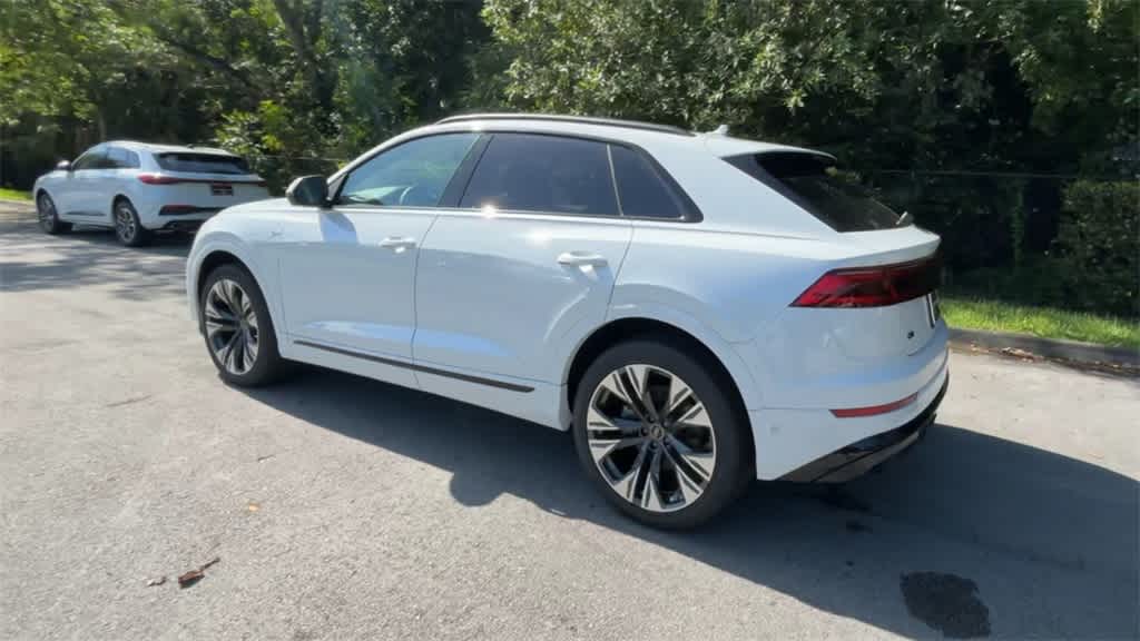 Thumbnail: 2025 Audi Q8 - 6