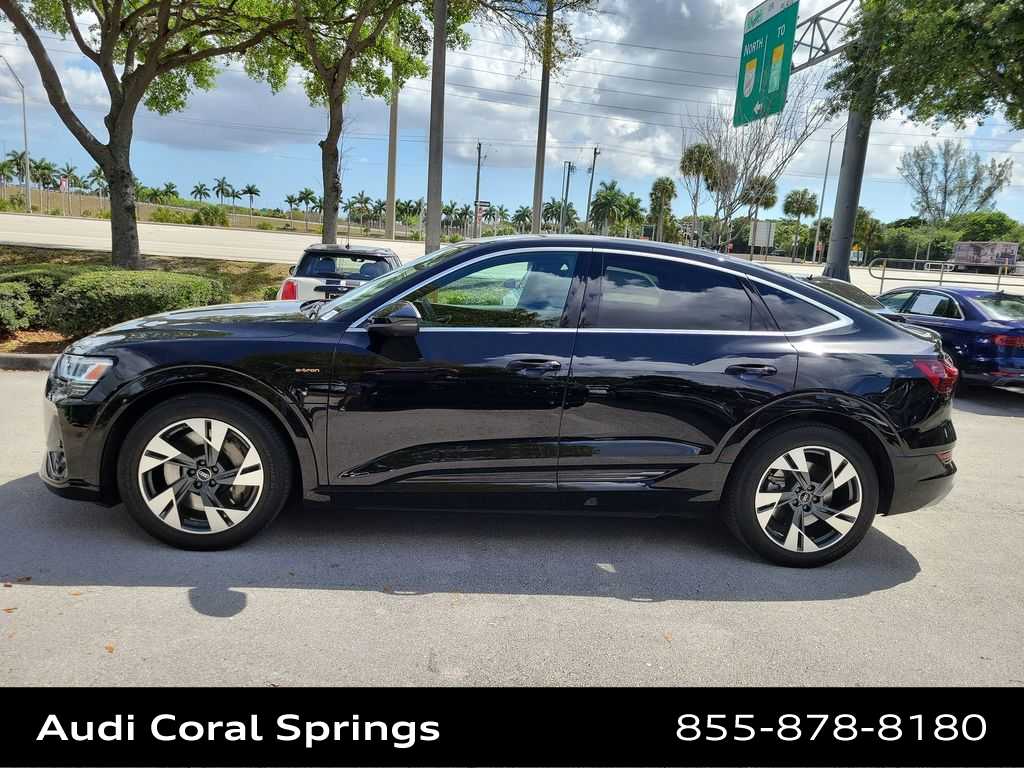 Thumbnail: 2023 Audi e-tron S - 5