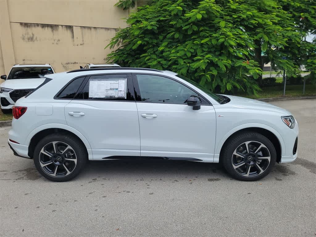 Thumbnail: 2025 Audi Q3 - 9