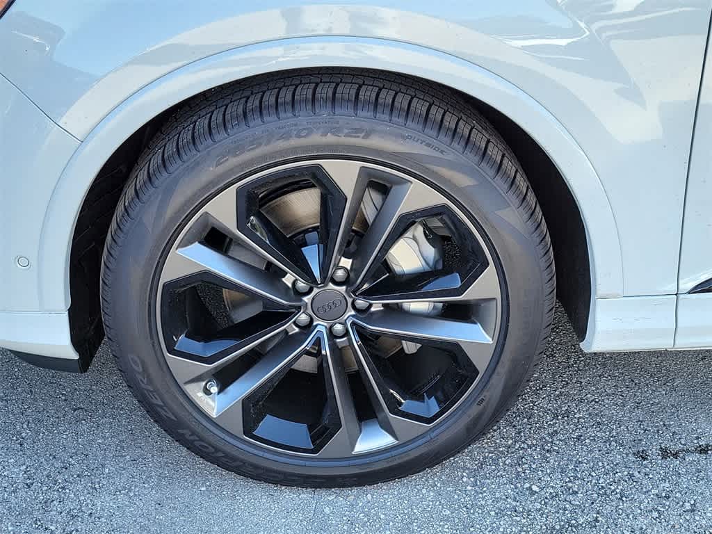 Thumbnail: 2026 Audi Q7 - 8