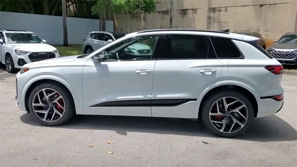 Thumbnail: 2025 Audi SQ6 e-tron - 5
